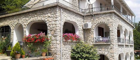 Apartment (One Bedroom Apartment) | Exterior