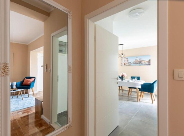 Apartment (Two Bedroom Apartment) | Lobby