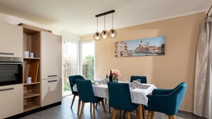 公寓 (Two Bedroom Apartment) | 餐廳