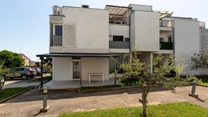 公寓 (Two Bedroom Apartment) | 外觀