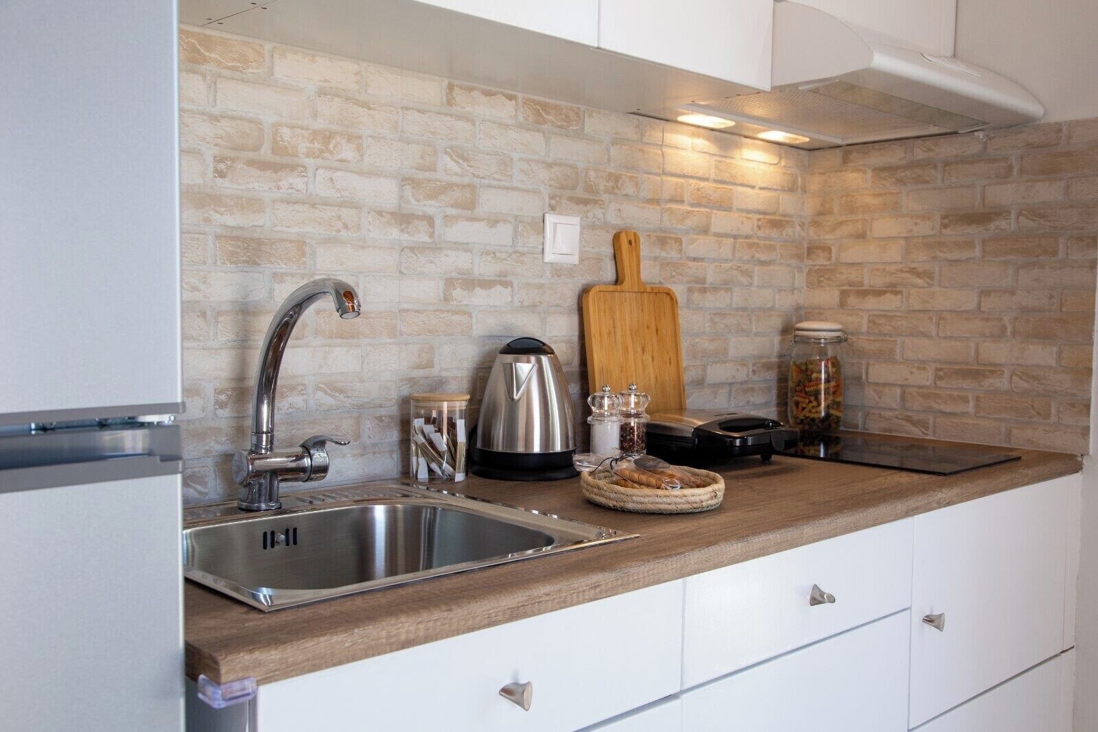 高级公寓 | 私人厨房 | 冰箱、炉灶、电热水壶、厨具/餐具