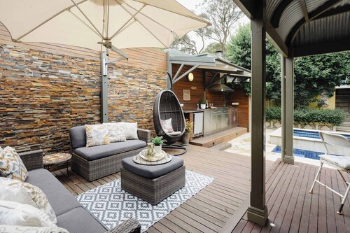 Luxury Retreat: Pool, Fireplace & Parking