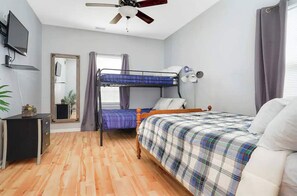 3 bedrooms, iron/ironing board, WiFi, bed sheets