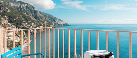 Camera Classic con letto matrimoniale king o 2 letti singoli, vista mare, balcone | Terrace/patio