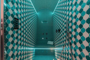 Camera Deluxe, 1 letto king, vista mare, balcone | Bathroom | Hair dryer, slippers, bidet, towels - Villa Nettuno (Positano)