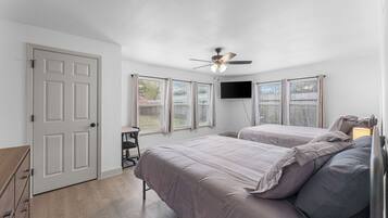 3 bedrooms, desk, iron/ironing board, free WiFi