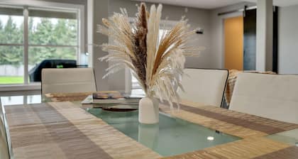 DaVinci - Tranquil 4bdrm Retreat with Pond Access