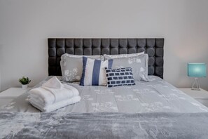 3 soverom, strykejern/-brett, reiseseng for barn og wi-fi (inkludert)