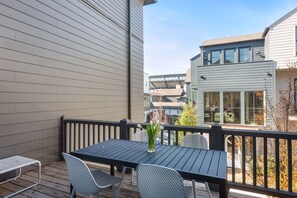 Outdoor dining - Royal Hedge (Atlanta)