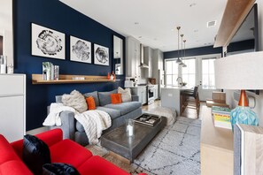 TV, offices - Royal Hedge by Minty Living (Atlanta)