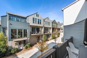 Property grounds - Royal Hedge (Atlanta)