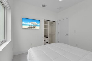 3 habitaciones, tabla de planchar con plancha, wifi y ropa de cama