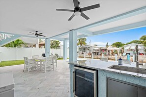 Outdoor dining - Azul Paradise ~ Waterfront ~ Games ~ Pool ~ Dock (Marathon)