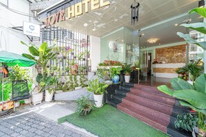 Property entrance -  Cozrum - Love Hotel Trần Thị Nghỉ (Ho Chi Minh City)