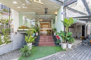 Pintu masuk properti