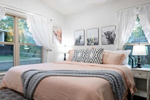 5 bedrooms, iron/ironing board, WiFi, bed sheets