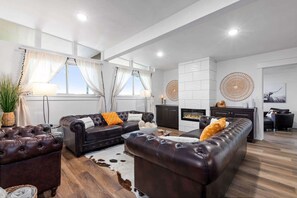 TV, fireplace