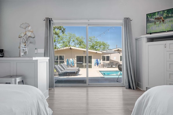 5 bedrooms, iron/ironing board, WiFi, bed sheets