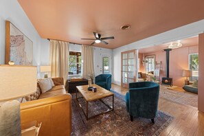 Televisie, een open haard en videospelletjes