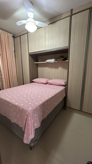 3 chambres, fer et planche à repasser, Wi-Fi, draps fournis