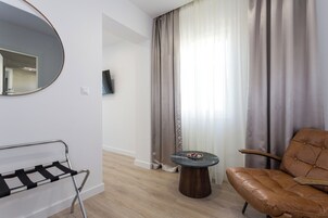 Deluxe-Doppelzimmer | Zimmersafe, Verdunkelungsvorhänge, schallisolierte Zimmer