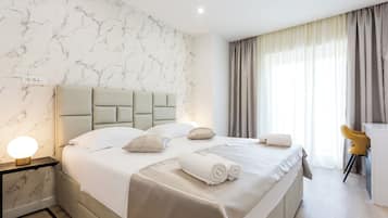 Kamar Double Deluks | Brankas, tirai kedap cahaya, kedap suara, dan setrika/meja setrika