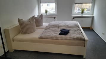 2 slaapkamers, een strijkplank/strijkijzer, reisbedje, wifi