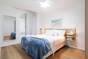2 bedrooms, iron/ironing board, travel cot, free WiFi - Coastal Escape Salty Breeze w Pool & Slide! (Scarborough)
