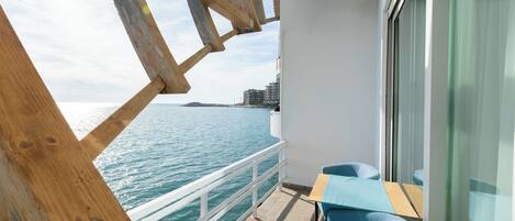 Chambre triple Standard, balcon | Balcon