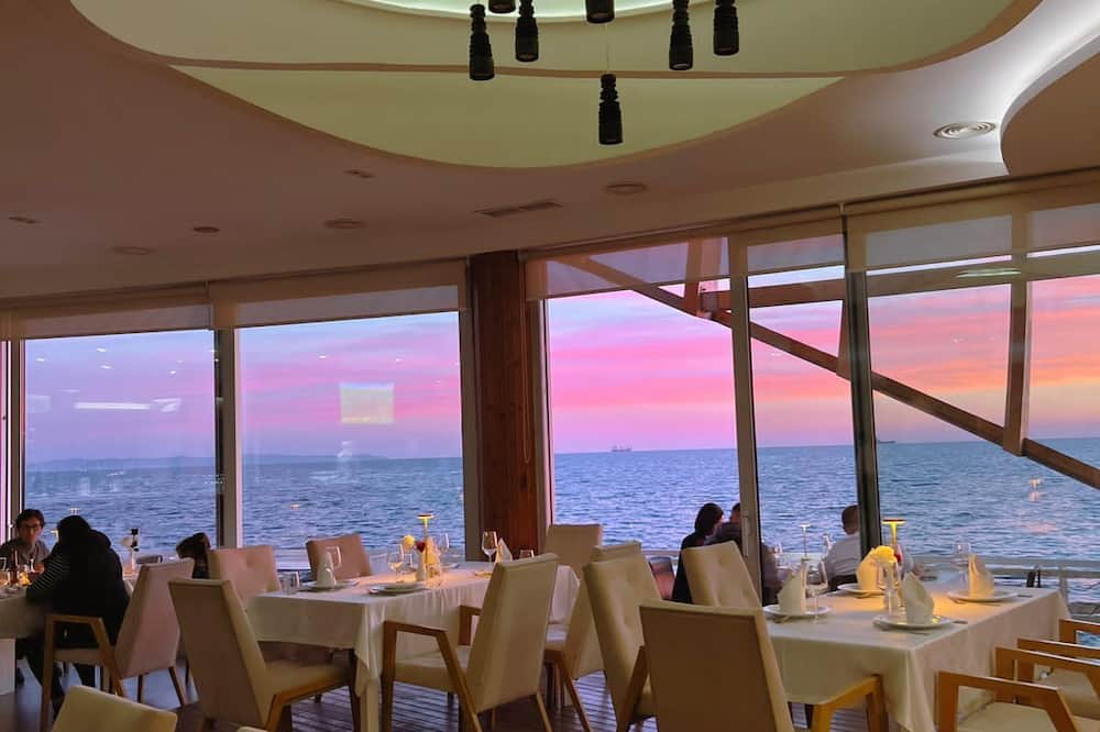 Ventus Harbor Hotel