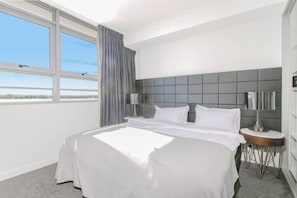 2 bedrooms, desk, iron/ironing board, WiFi