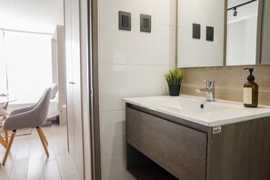 Iron/ironing board, WiFi, bed sheets - Inviting Studio in Vibrant Nunoa 2 Guests (Ñuñoa)