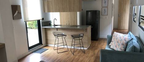 1 habitación, tabla de planchar con plancha, wifi y ropa de cama