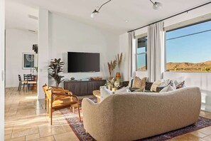 TV, video games, offices - Sunstone • Retreat with Pool, Spa, Endless Views (Yucca Valley)