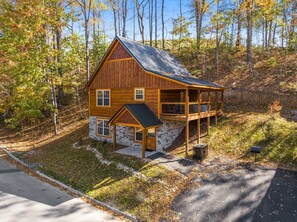 Exterior - Alpine Bliss: 3BR Log Cabin w/ Hot Tub, Arcade & Near Pigeon Forge (Pigeon Forge)