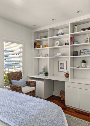 2 bedrooms, desk, iron/ironing board, WiFi