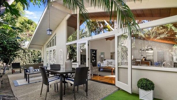 Outdoor dining - Classic Cottage in the Heart of La Jolla Shores (San Diego)