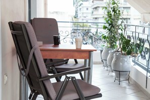 Dining - Elegant Spacious 2Bd Apt with Balcony in Petralona (Athina)