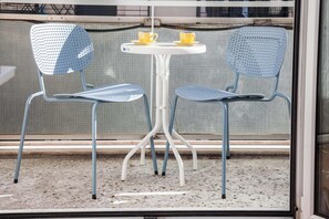 Outdoor dining - Stylish Renovated 2 Bd Apt in Exarcheia (Athina)