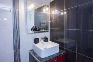 Shower, hair dryer, towels, shampoo