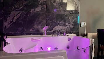 Luxury Studio Suite | Free WiFi