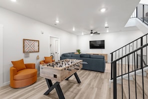 Games room - The Desert Haven l Rooftop Hot Tub & Game Room (Hurricane)