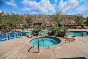 Indoor pool - The Desert Haven l Rooftop Hot Tub & Game Room (Hurricane)