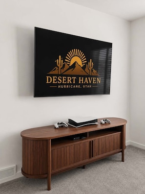 Interior - The Desert Haven l Rooftop Hot Tub & Game Room (Hurricane)