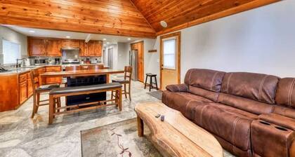 Villager Cabin | Walk to Lake & Dining | Shaver Lake