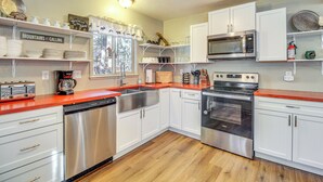 Interior - Secluded Cabin w/ Furnished Deck in Scenic Pinetop (Pinetop)