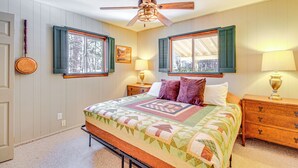 Interior - Secluded Cabin w/ Furnished Deck in Scenic Pinetop (Pinetop)