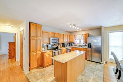 4 Mi to Dtwn: Pet-friendly Home in Utica