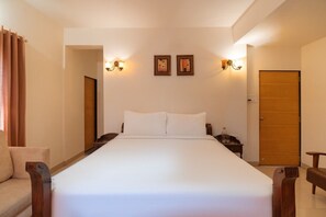 13 bedrooms, in-room safe, desk, WiFi