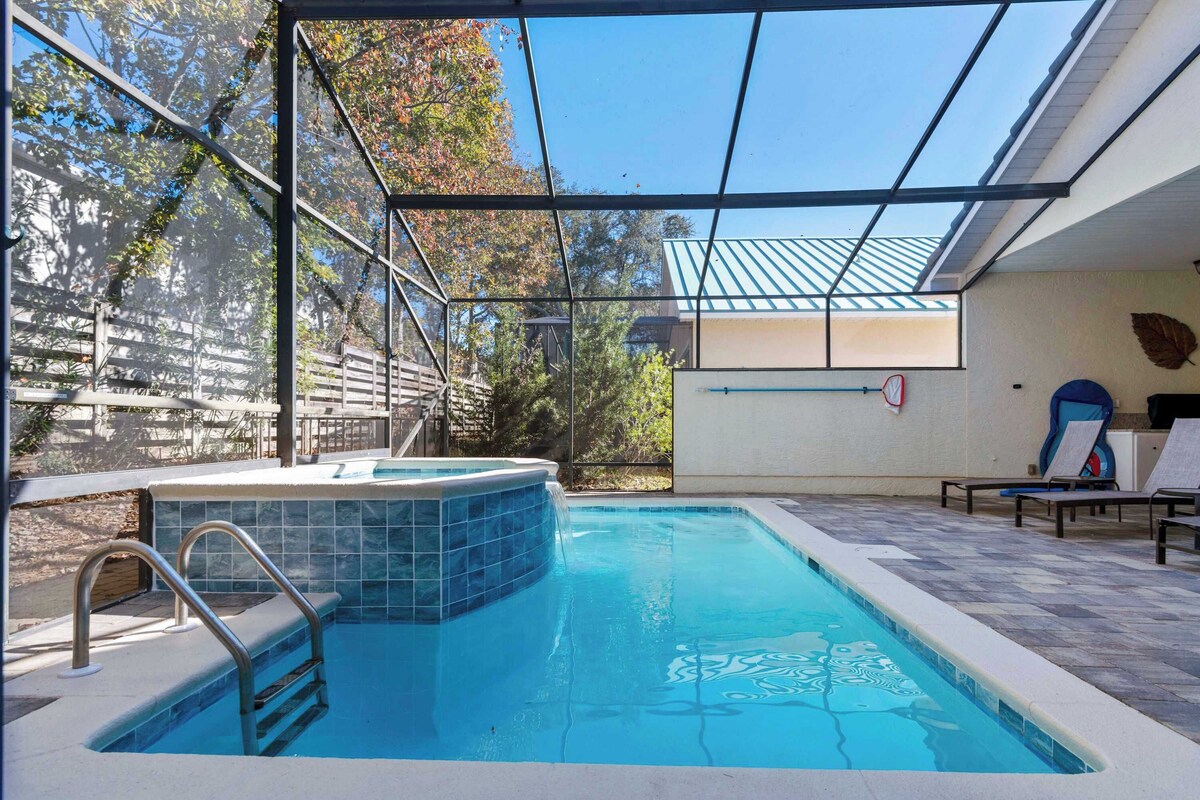 Gorgeous home with pool and golf cart included! Pet friendly!